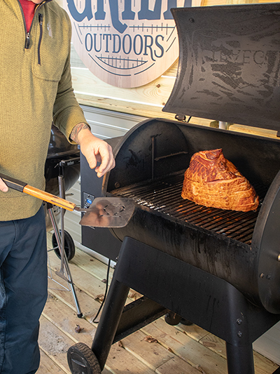 https://www.the-grill-outdoors.com/images/Jeff_Traeger_ham.jpg